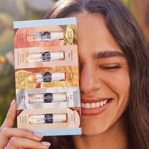 NWT SKYLAR Perfume Discovery Sampler Set